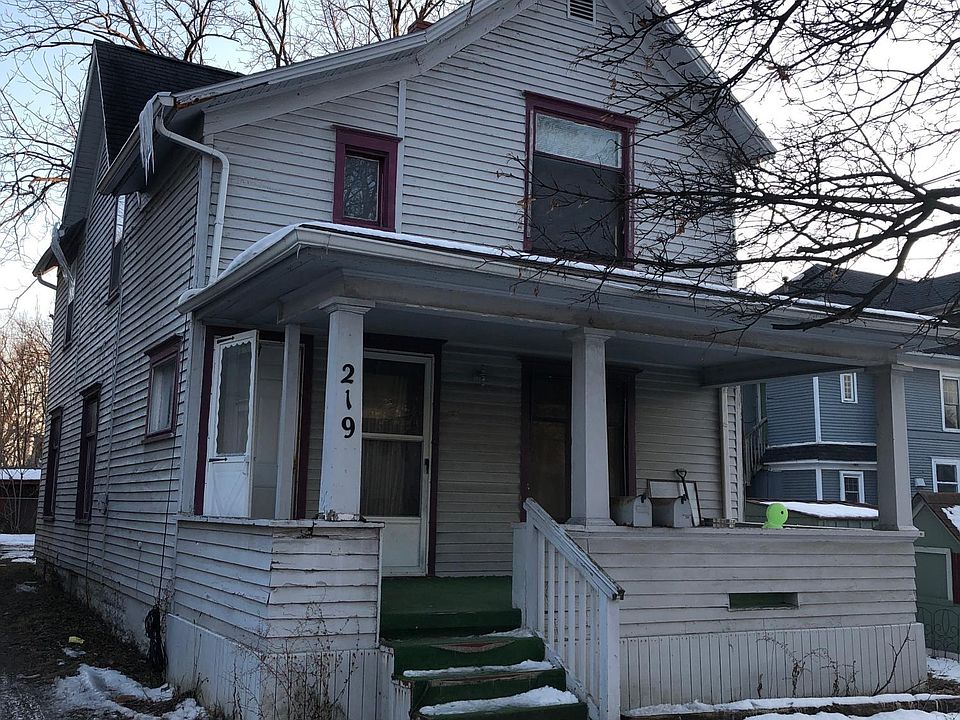 1st image of 219 W Oakland Ave