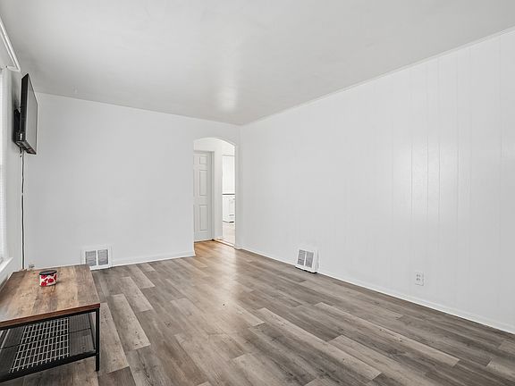 3rd image of 10941 S Avenue C