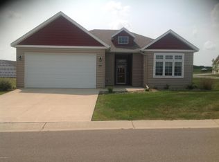 18 Abbey Ln Nw, Kasson, MN 55944