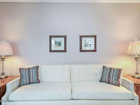 5th image of 3034 Chamberlain Ct SE
