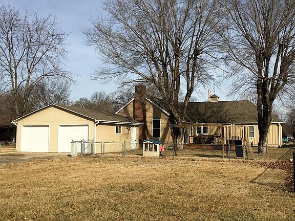 3rd image of 330 South Dr