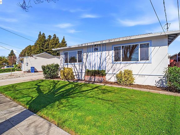 2nd image of 1549 Rieger Ave