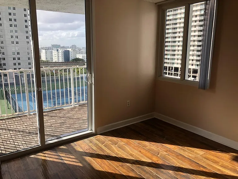 800 N Miami Ave #E-1001 — Photo 1