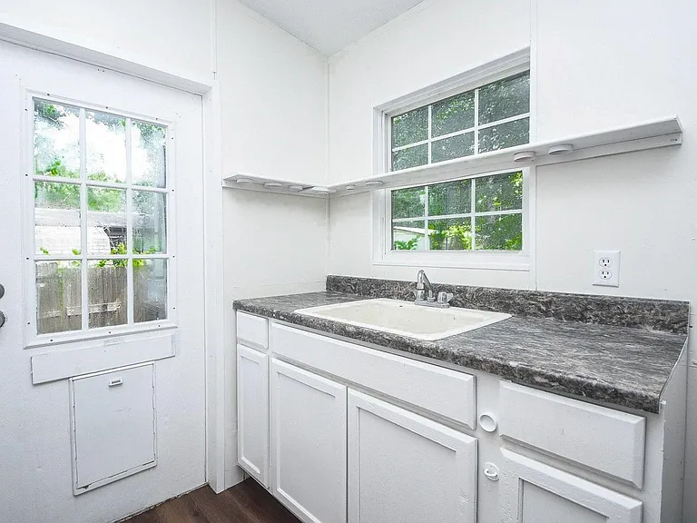 31606 Bryan St — Photo 4