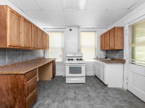 4th image of 3851 Vine St