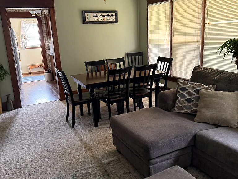 430 N Forest Pl — Photo 2