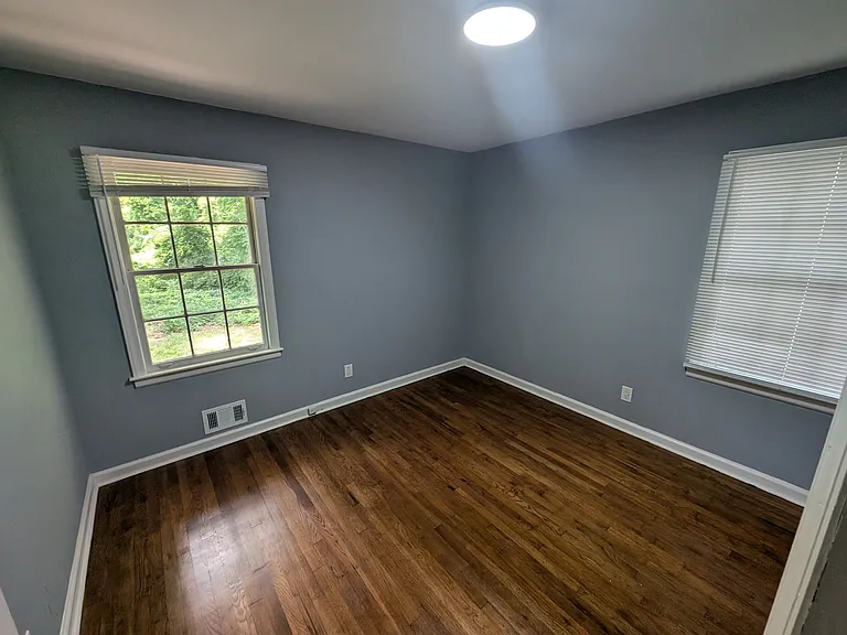 1158 Sanders Dr — Photo 6