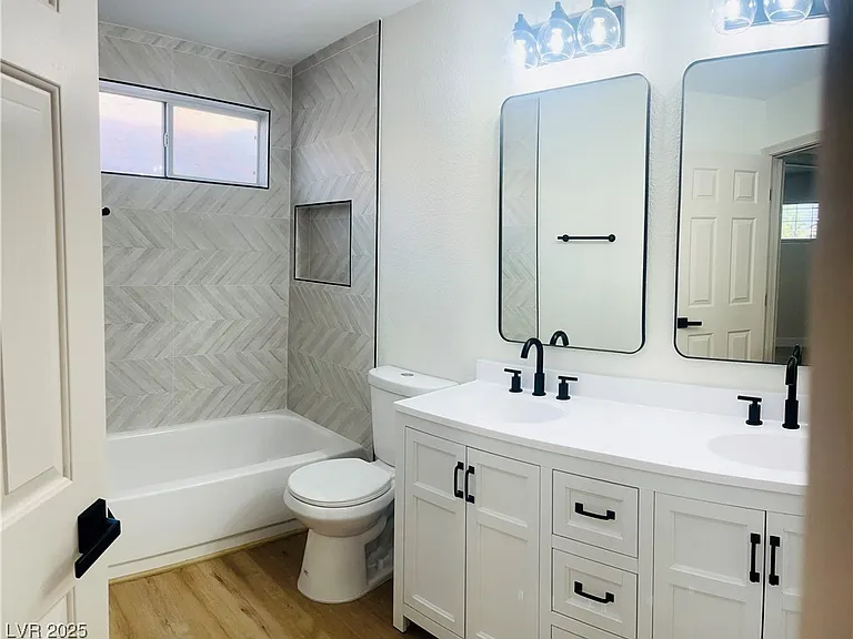 7837 Millhopper Ave — Photo 20