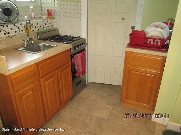 4th image of 389 Jewett Ave
