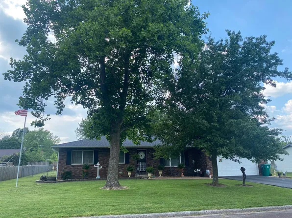 1101 Hillcrest Street, Mountain Grove, MO 65711