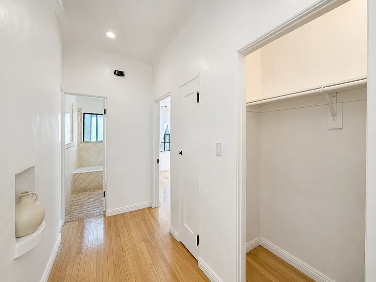 944 12th St #5A — Photo 13