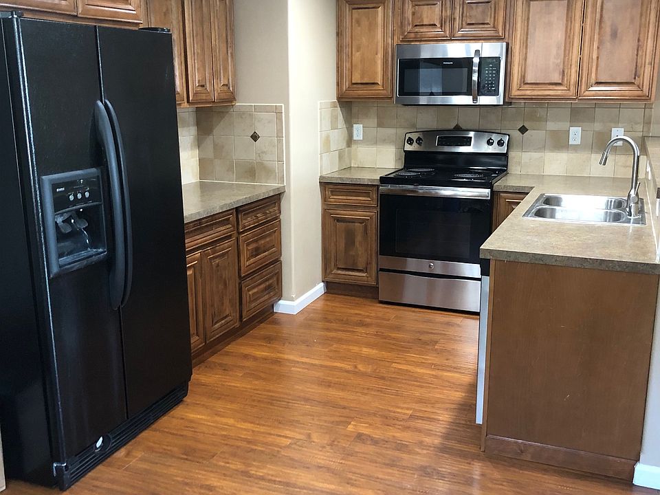 1st image of 530 W 5th St #530