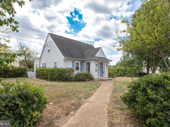 6115 Bangor Dr, Alexandria, VA 22303