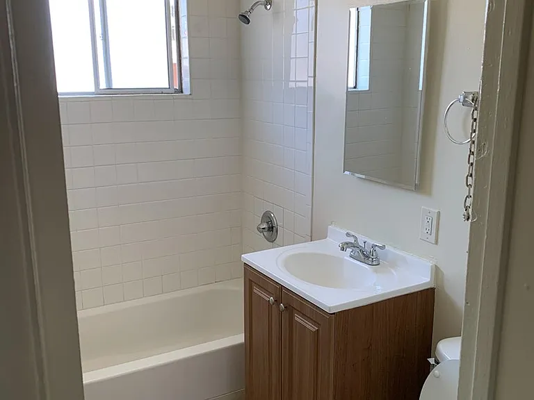 621-625 W. Hyde Park Blvd. — Photo 26