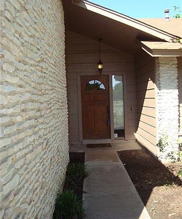 3rd image of 305 Cluck Creek Trl