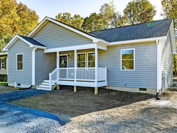 1812 2nd St, Waynesboro, VA 22980
