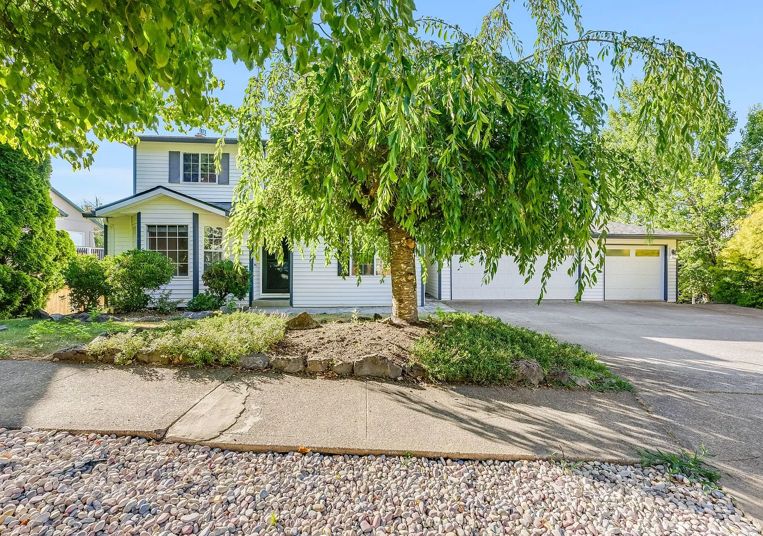 Beautiful 4 Bed, 4 Bath Rental Home in Gresham Butte! — Photo 2