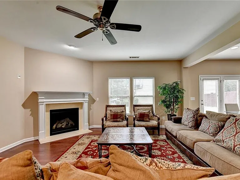 4228 Woods Creek Ln — Photo 17