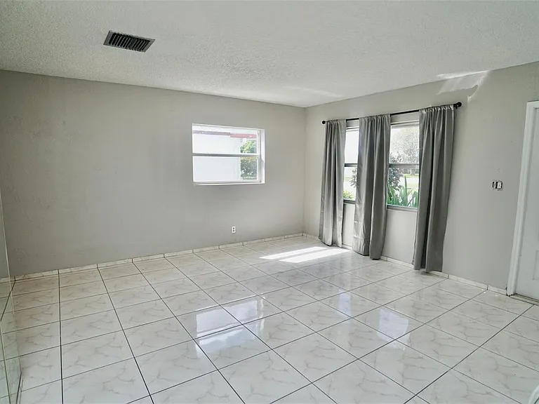 5908 NW 81st Ave — Photo 6