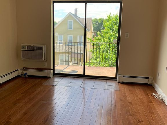 4th image of 339 E 234th St