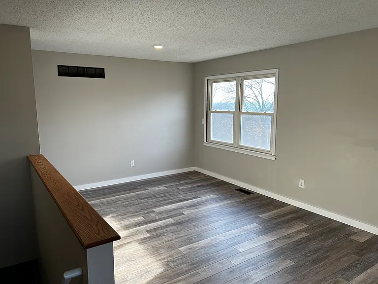 405 Locust St — Photo 3