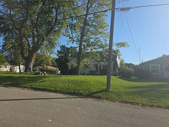 2nd image of 1360 Edith Ave NE