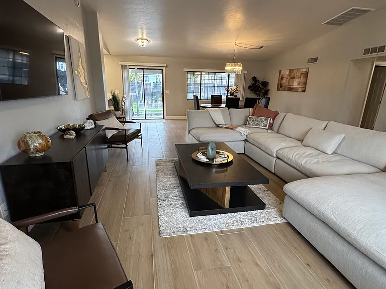 3732 N Taylor Dr — Photo 42