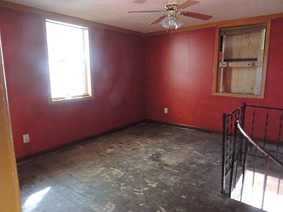 4th image of 829 Russell St