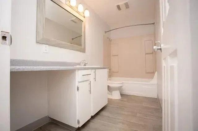 Somerset West Apartments — Photo 47