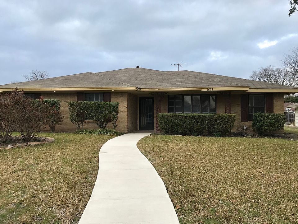 1st image of 1621 University Dr