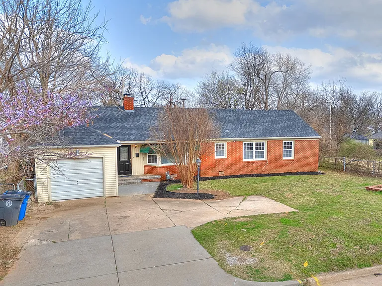 1923 N Elwood Ave — Photo 52
