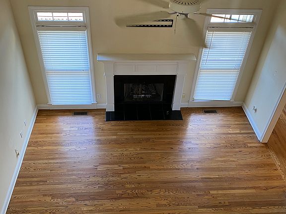 Sitting / Entertainment room balcony view