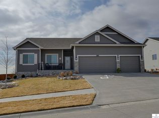 2001 Mayflower Rd, Bellevue, NE 68123