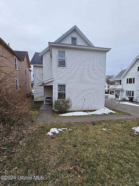 3rd image of 25 4th Avenue