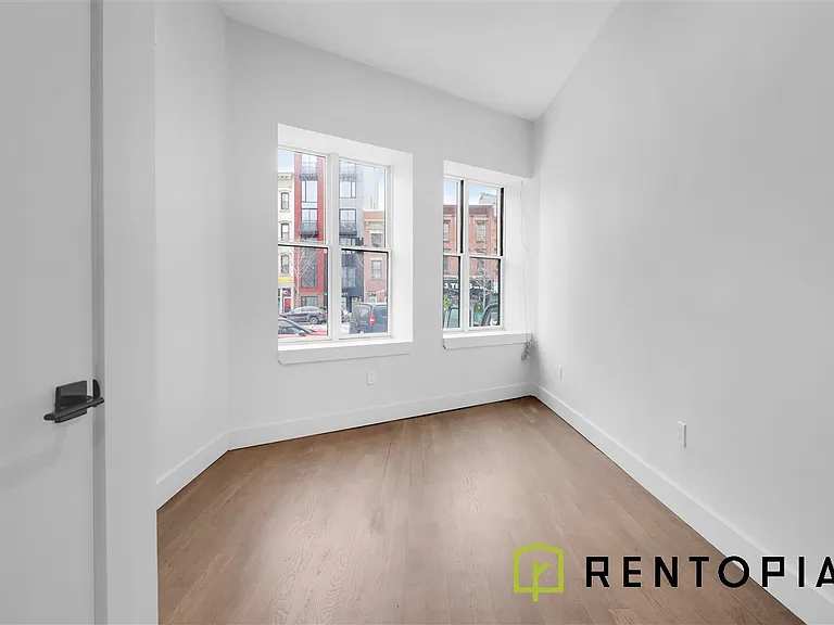 379 S 1st St #1B — Photo 3