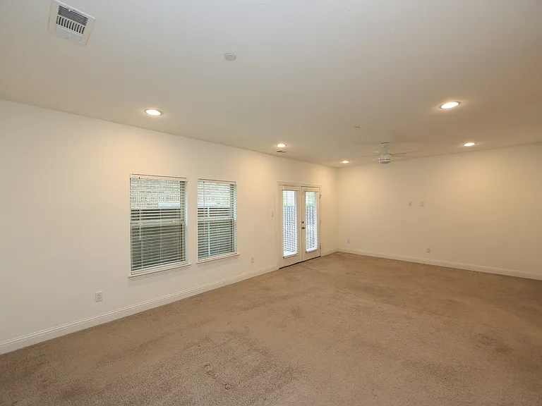 124 Canonbury Dr — Photo 3