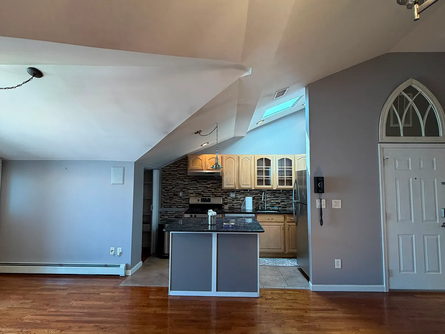 2 bed, $3,000 — Photo 4