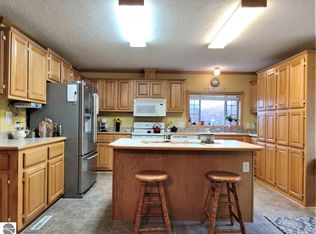 2415 W Fremont Rd, Shepherd, MI 48883