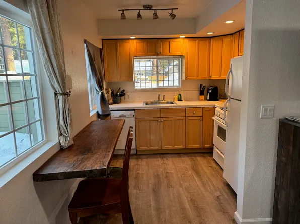 3775 Paradise Ave APT 8, South Lake Tahoe, CA 96150