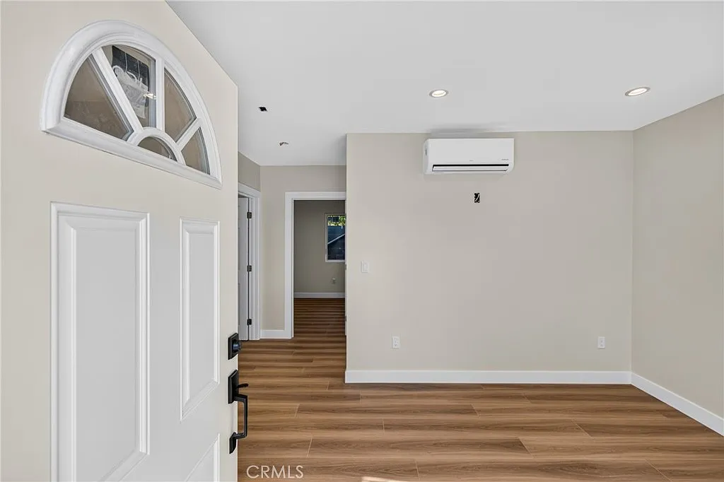 2 bed, 650 sqft, $2,800 — Photo 3