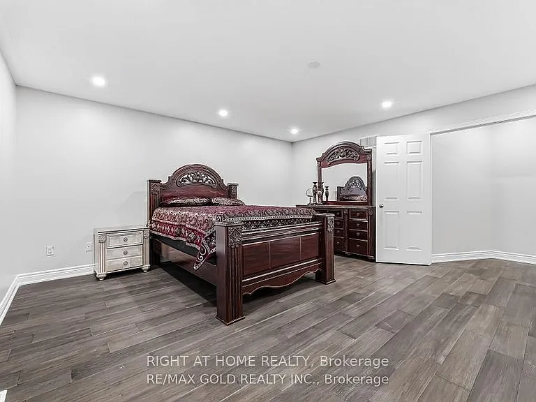 29 Laurentide Cres #UPPER — Photo 15
