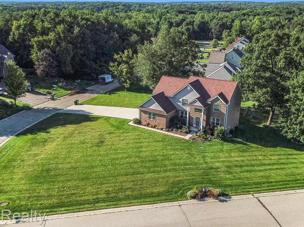 6421 Teluride Dr, White Lake, MI 48383