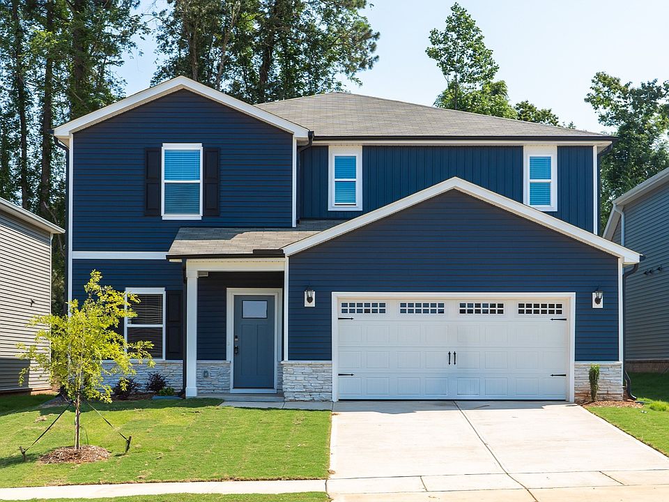 Dakota front exterior at Oak Manor in Garner, NC.