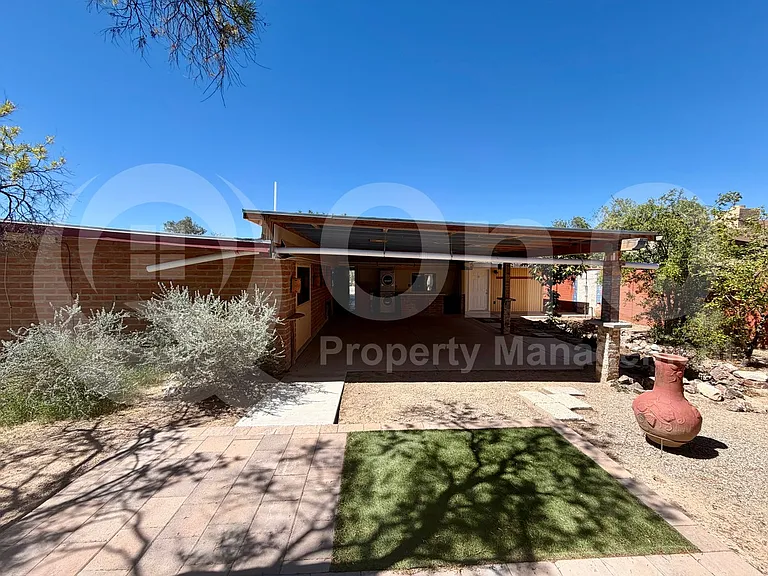 2526 E Allen Rd — Photo 17