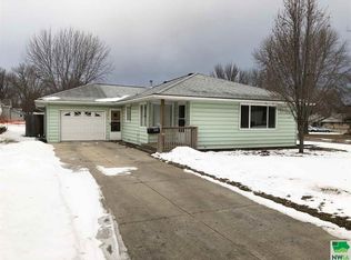 610 Albany Ave NE, Orange City, IA 51041