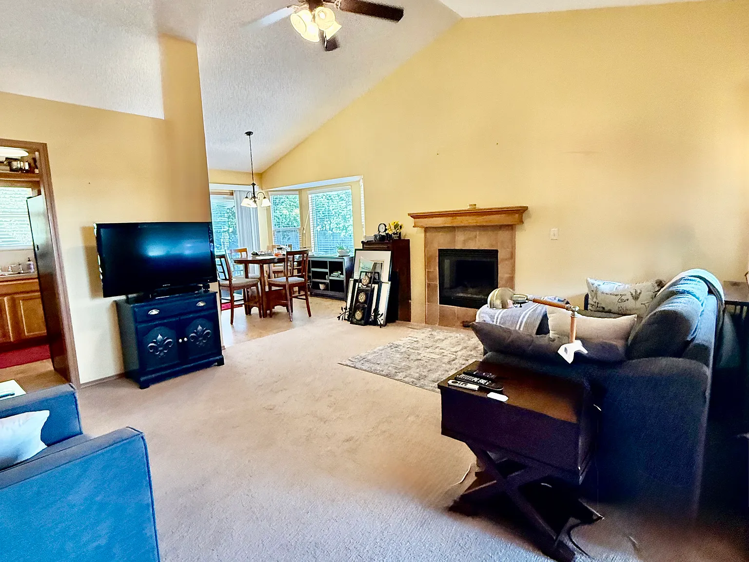 3 bed, 2052 sqft, $1,450 — Photo 2