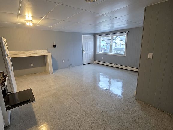 5th image of 107 E Lockhart St #1