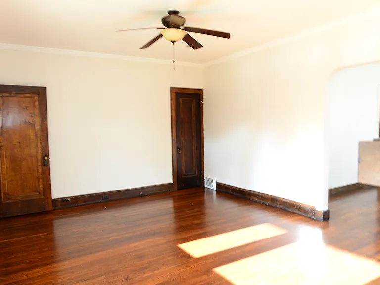Living room 4