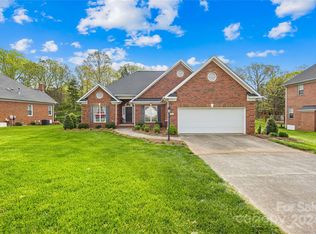 8034 Stevens Mill Rd, Matthews, NC 28104