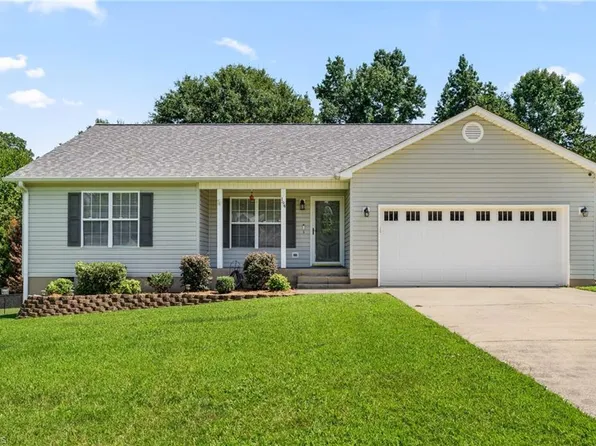 194 Briarcreek Dr, Winston Salem, NC 27107
